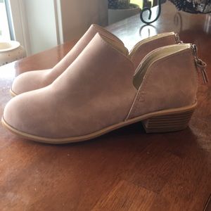 Ankle boots booties, dusty pink, slip-on. Size 8.